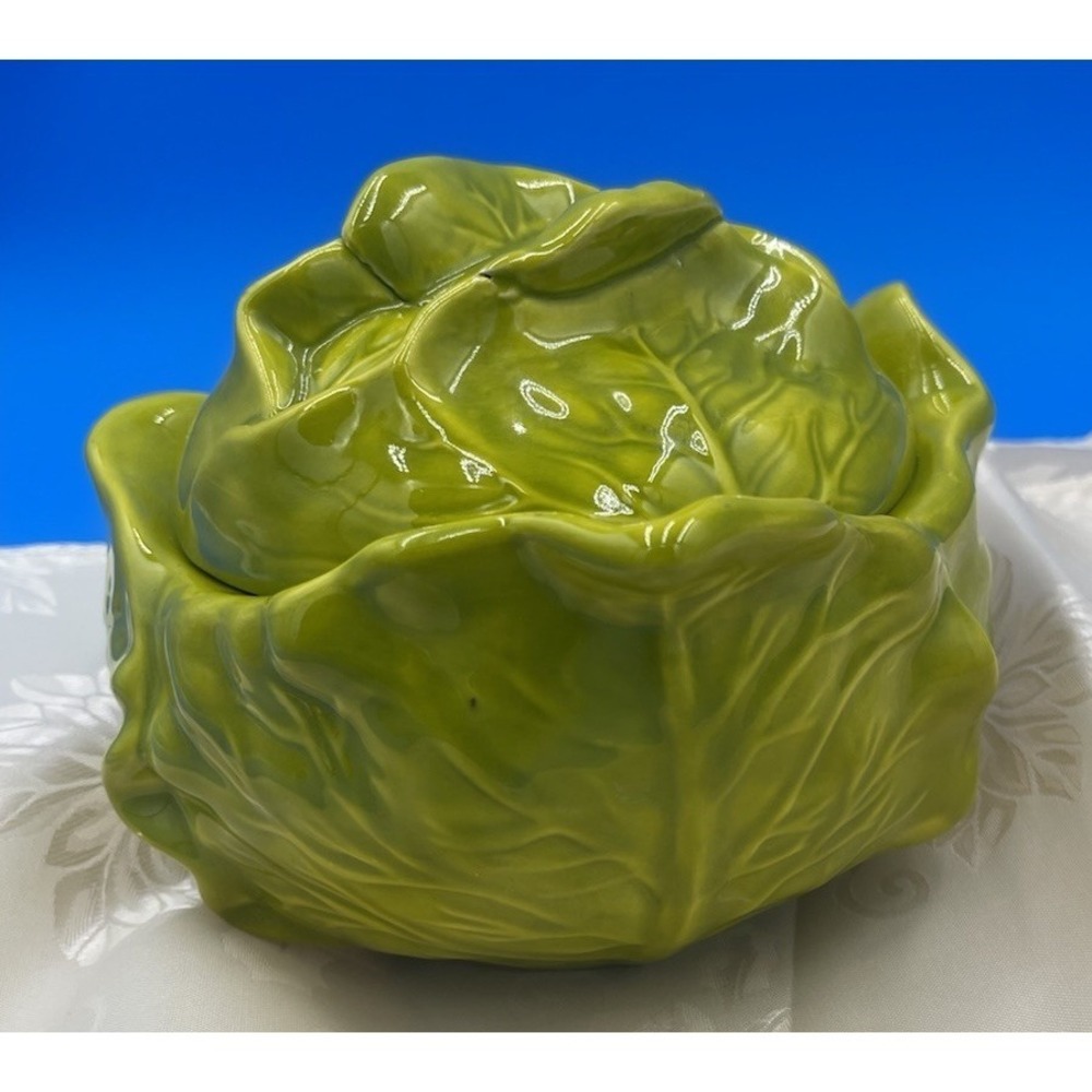 VINTAGE CERAMIC CABBAGE BOWL (HOLLAND MOLD) WITH LID AND SAUCER